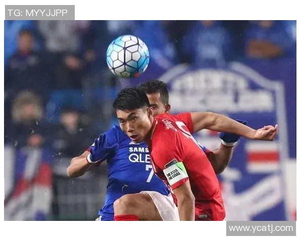 恒大与国安巅峰对决海报揭晓激情碰撞即将上演