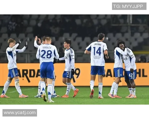 横滨水手与长航海的激烈对决展现足球魅力与团队精神的巅峰对抗